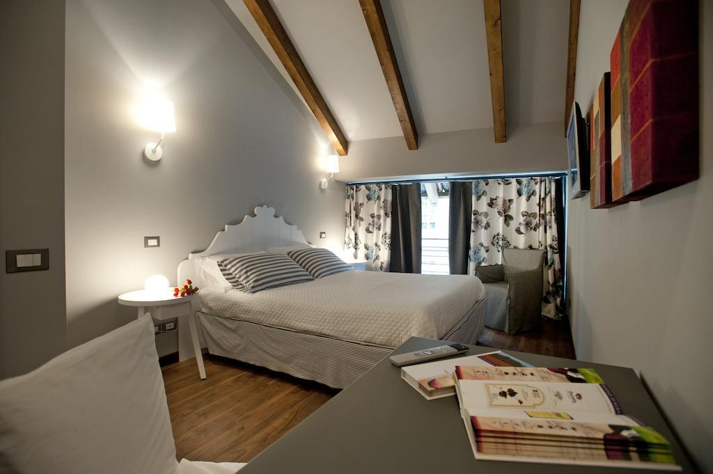 Vinoteca La Sacrestia Bed and Breakfast Άλμπα Δωμάτιο φωτογραφία