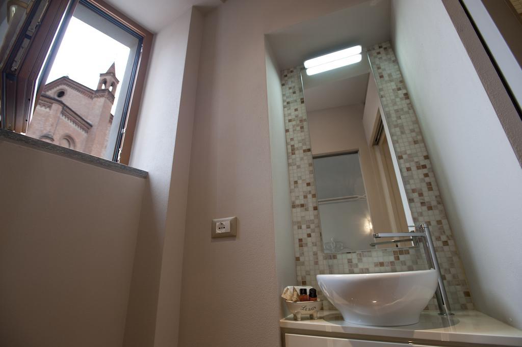 Vinoteca La Sacrestia Bed and Breakfast Άλμπα Δωμάτιο φωτογραφία