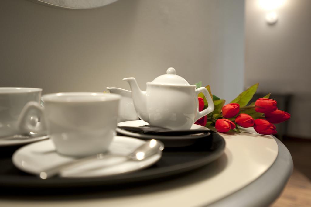 Vinoteca La Sacrestia Bed and Breakfast Άλμπα Δωμάτιο φωτογραφία