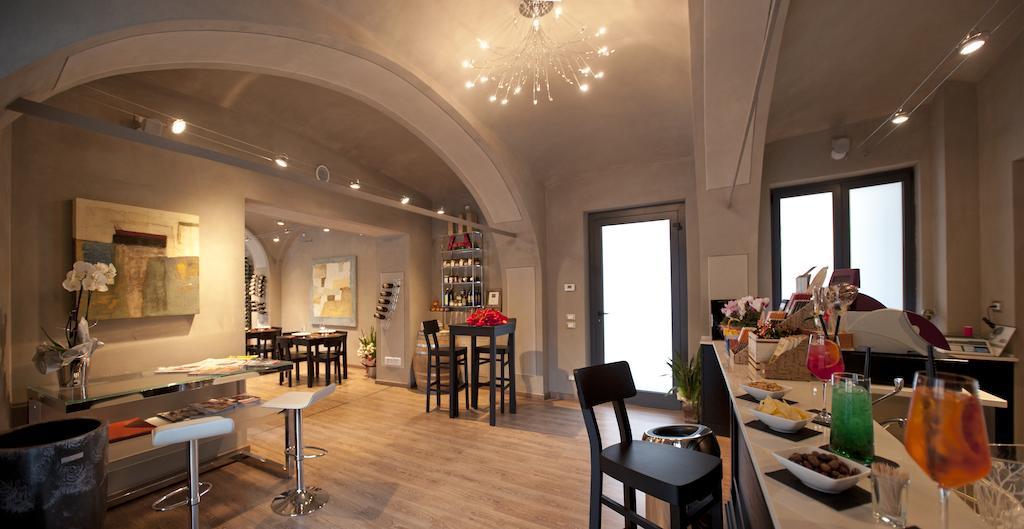 Vinoteca La Sacrestia Bed and Breakfast Άλμπα Εξωτερικό φωτογραφία