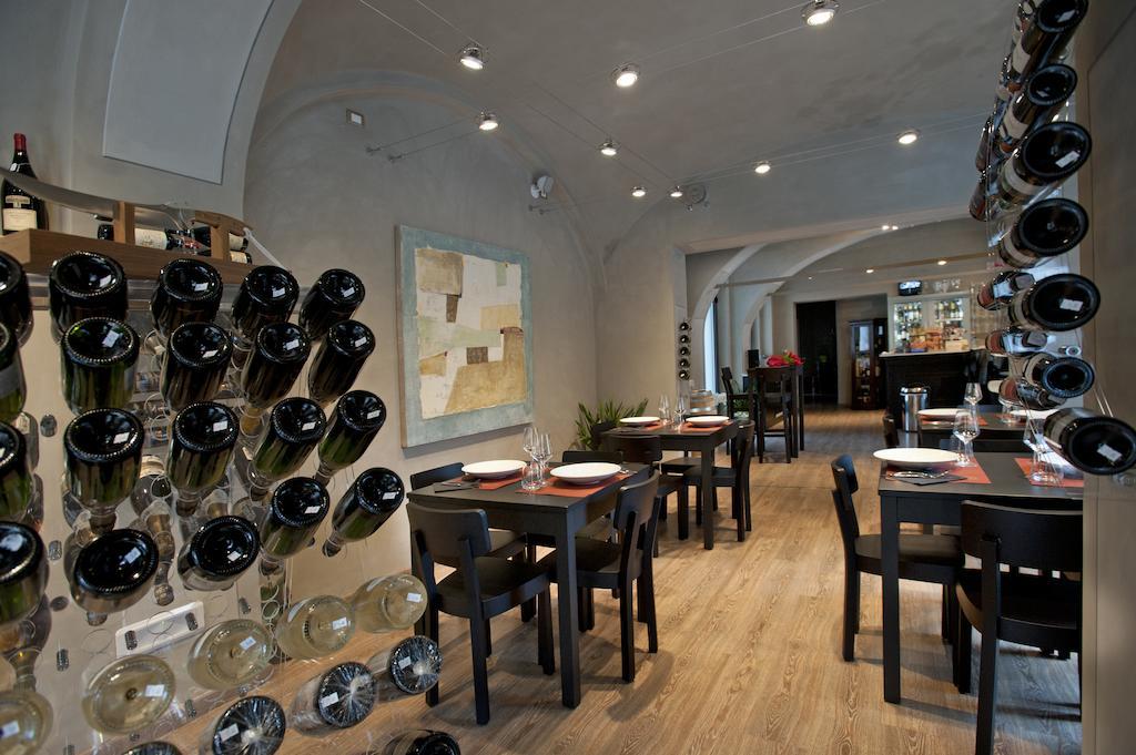Vinoteca La Sacrestia Bed and Breakfast Άλμπα Εξωτερικό φωτογραφία